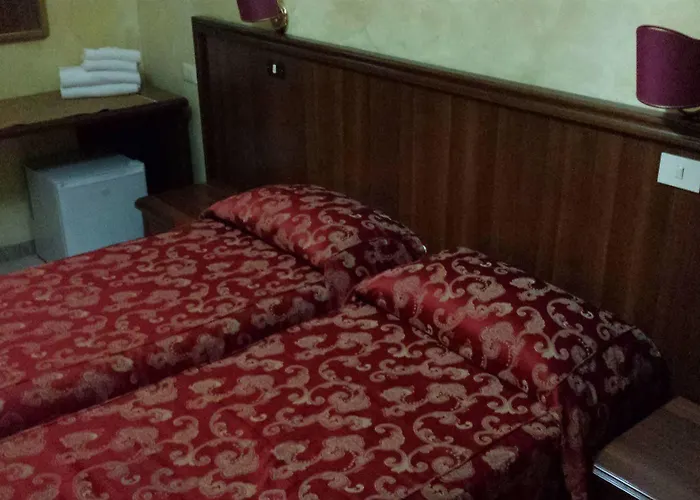 Rudy Center Oda ve Kahvaltı 4*